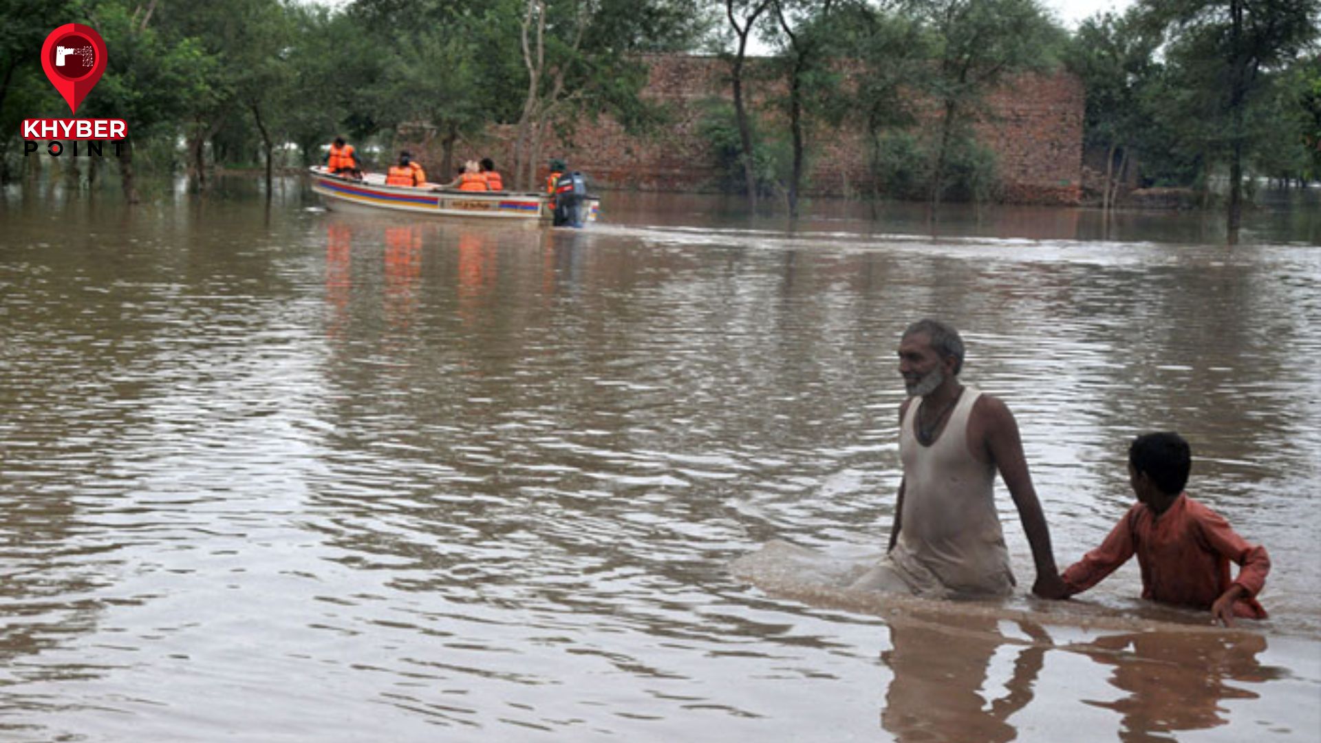 Chenab Flood Threatens Multan as Canals Breach