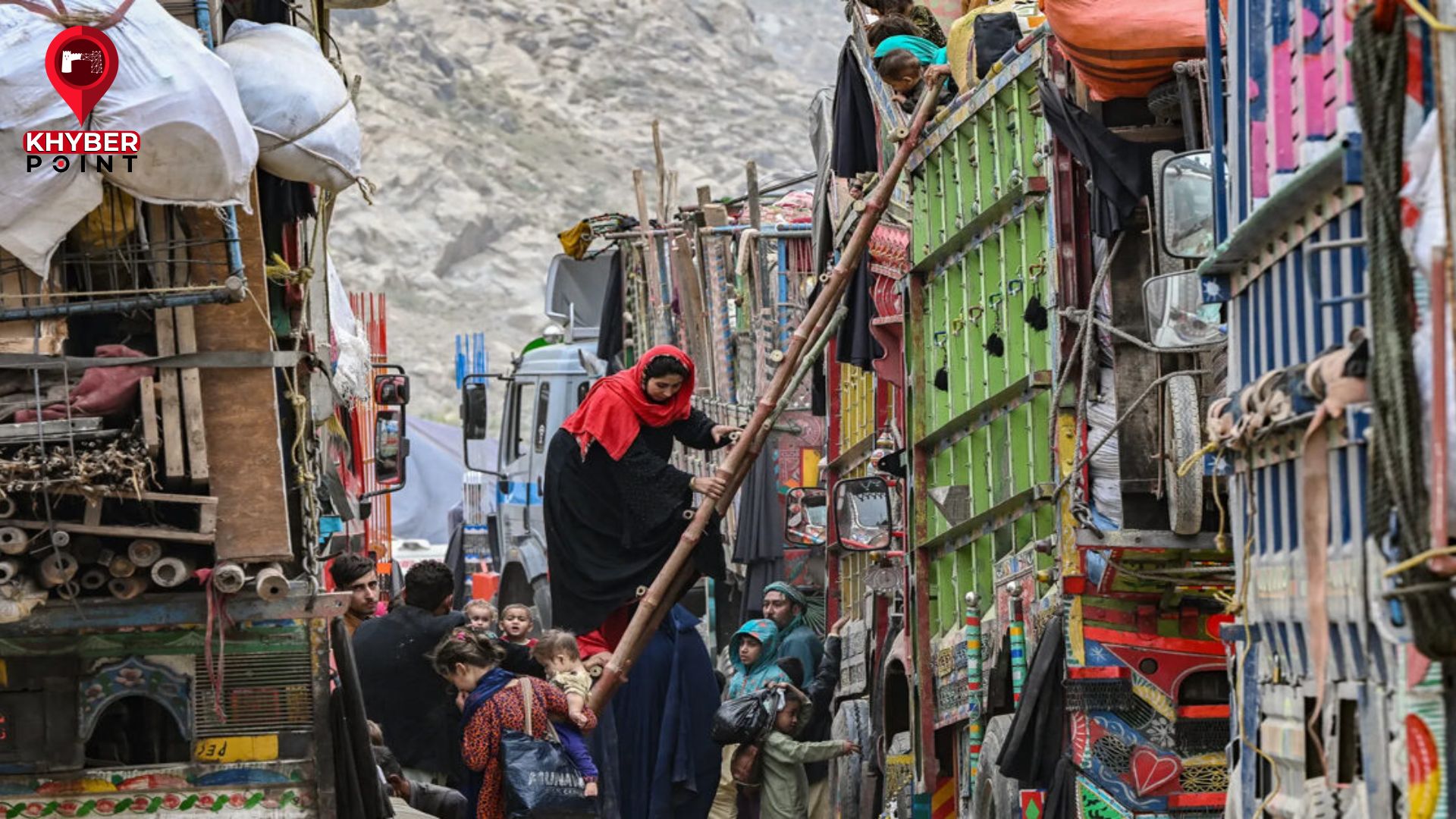 طورخم بارڈر بند: افغان مہاجرین خیبر کے مختلف مقامات پر پھنس کر رہ گئے 9 Untitled design 5